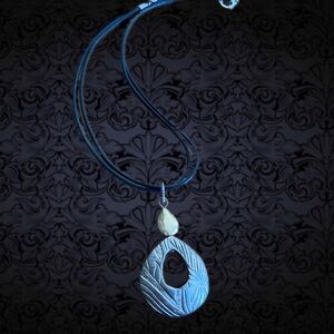 🖤2 for 10🖤 Chicos silver pendant oval necklace